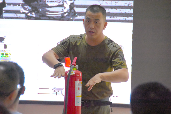 千亿在线登录防雷开展消防培训学习