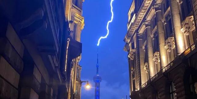 千亿在线登录防雷解析上海东方明珠“接闪”